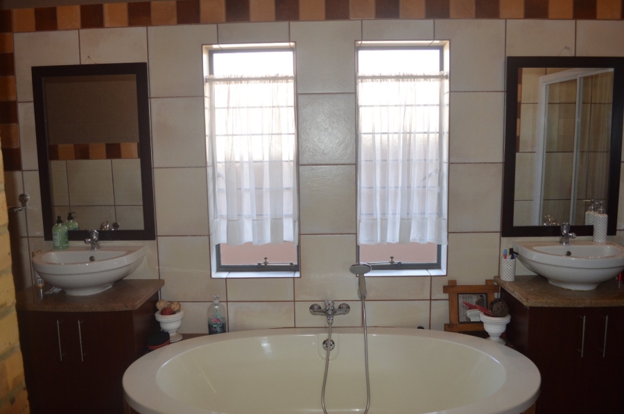 4 Bedroom Property for Sale in Doringkruin North West